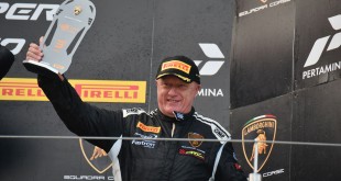 Konôpka na pódiu Lamborghini Super Trofeo na Nürburgringu